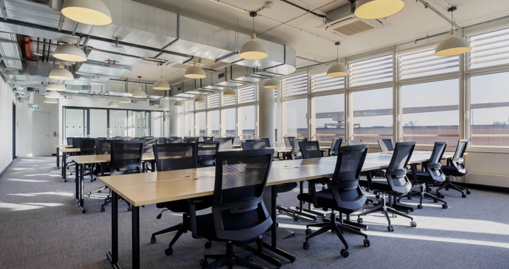 Indy by Industrious Atrium Tower Berlin Foto 4